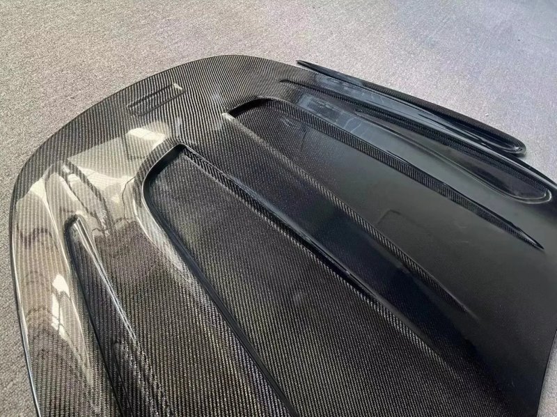 High Quality Fast Delivery Whole Sale Price Dry Carbon Fiber Mansori Hood Body Kits for  720S